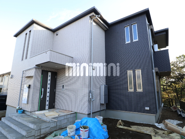 ���l�s�c�n���S�u���[���C���@�Z���^�[��w�i�k��26���j