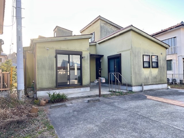 ���C���{���@����w�i�k��2���j