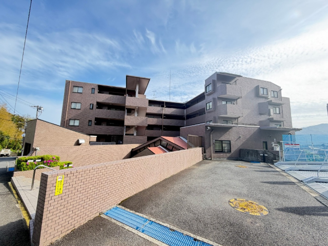 ���C���{���@�^�߉w�i�k��18���j