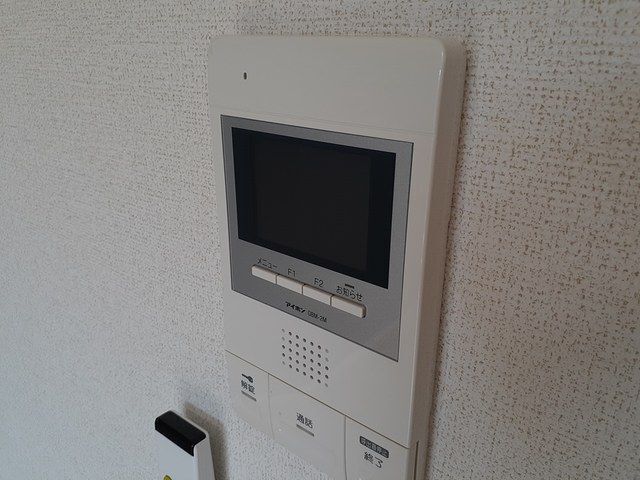 ����12