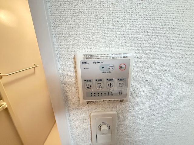 ����12
