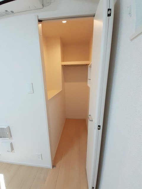 ����8