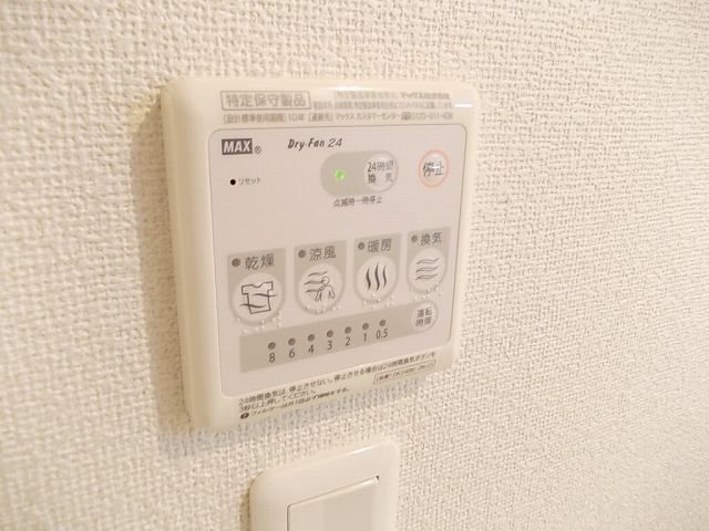 ����9