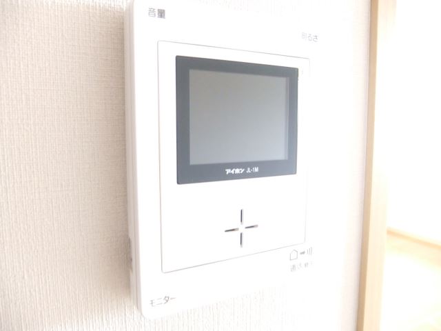 ����12