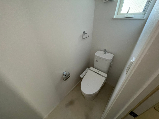 ����4
