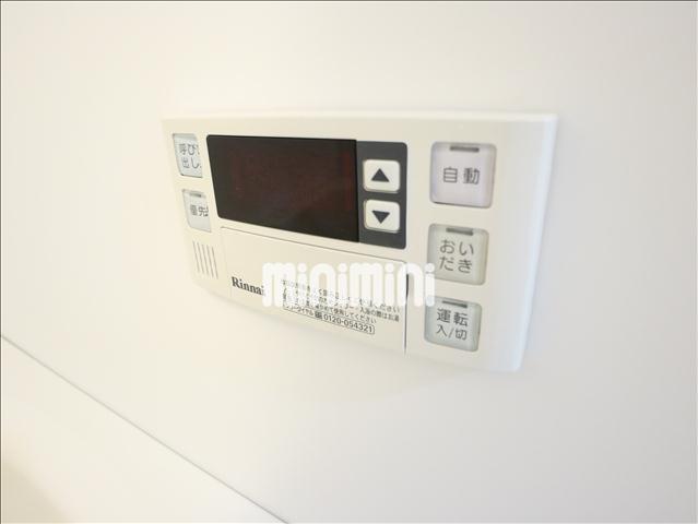 ����12