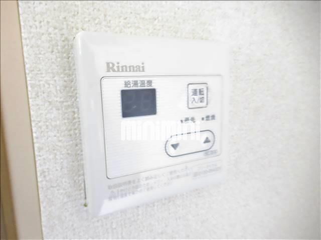 ����15