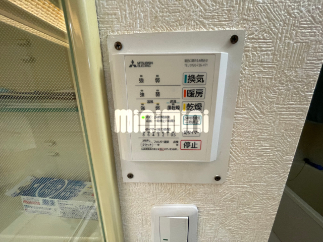 ����15