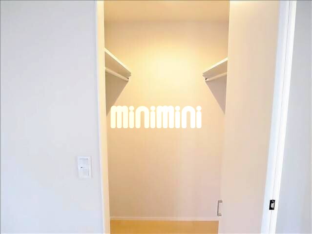 ����5