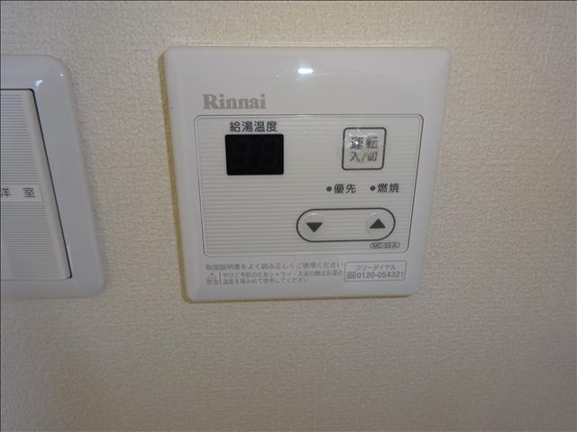 ����15