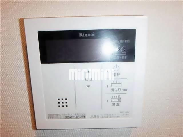 ����15