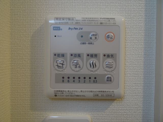 ����15