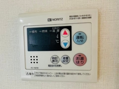 ����23