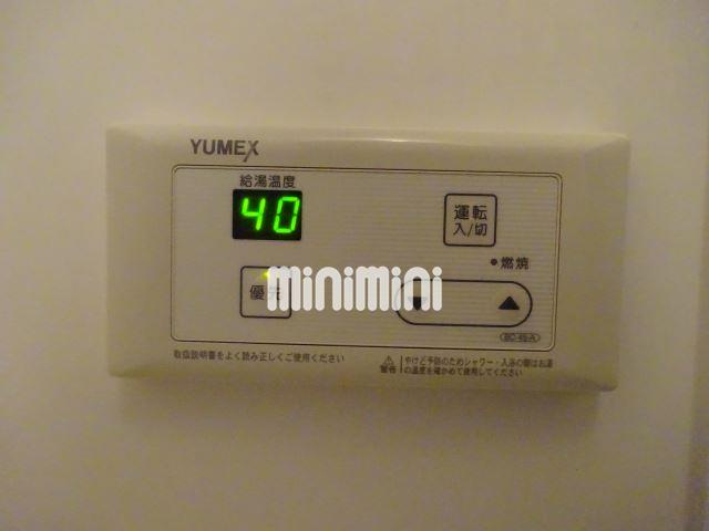 ����15
