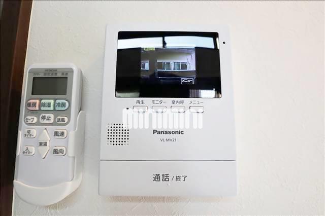 ����12