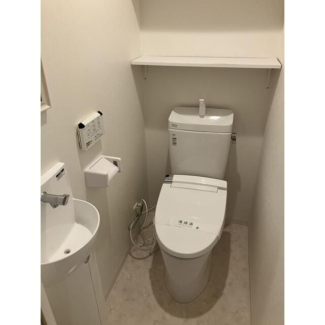 ����4