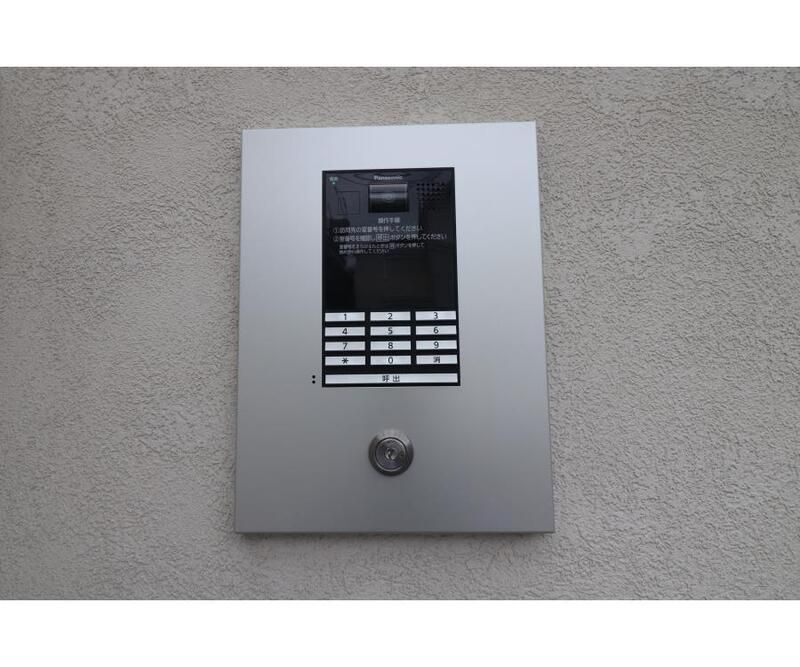 ����15