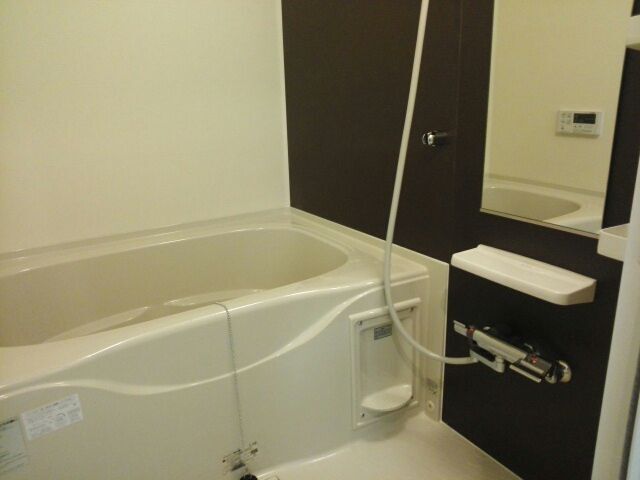 ����3