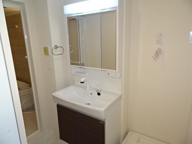 ����8