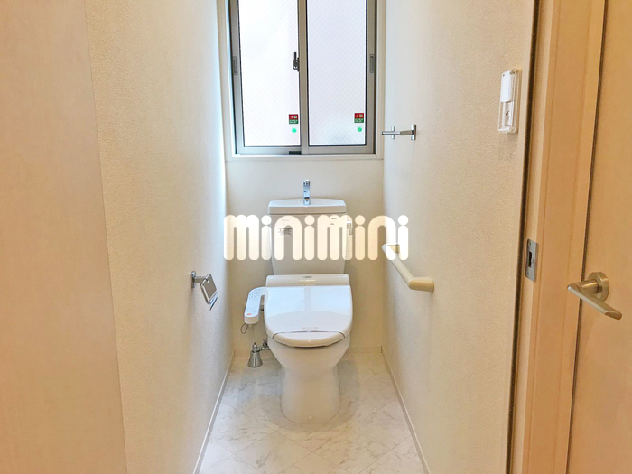 ����4