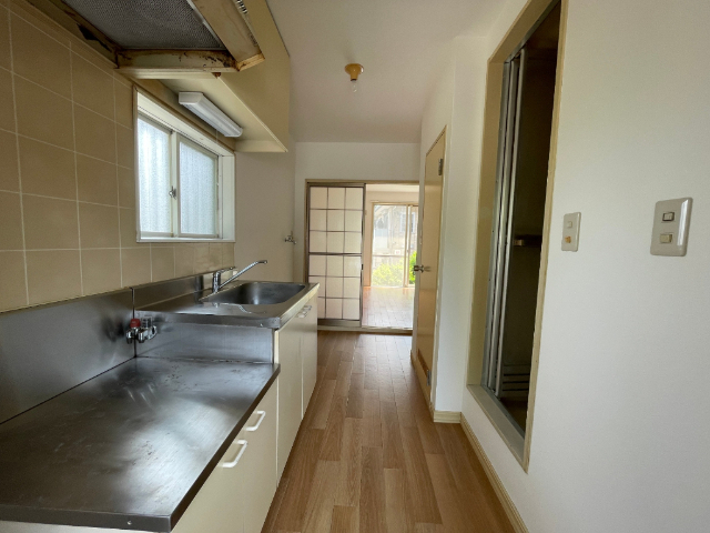 ����16