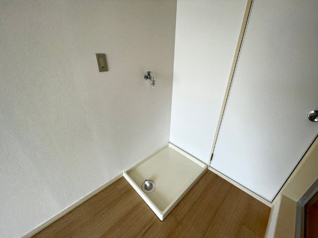 ����12