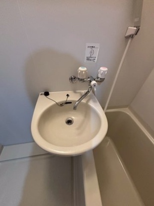 ����8