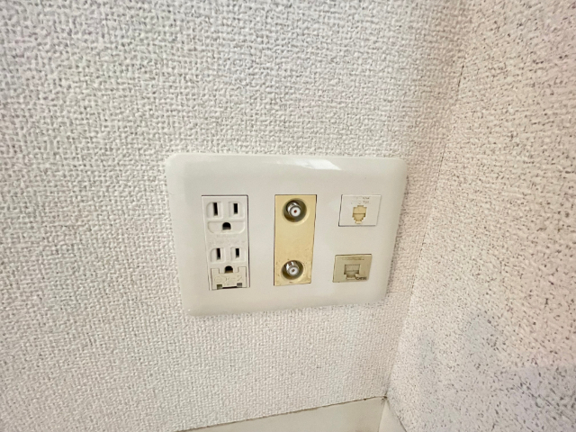 ����15