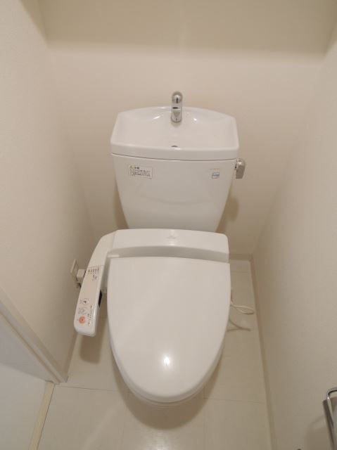 ����4