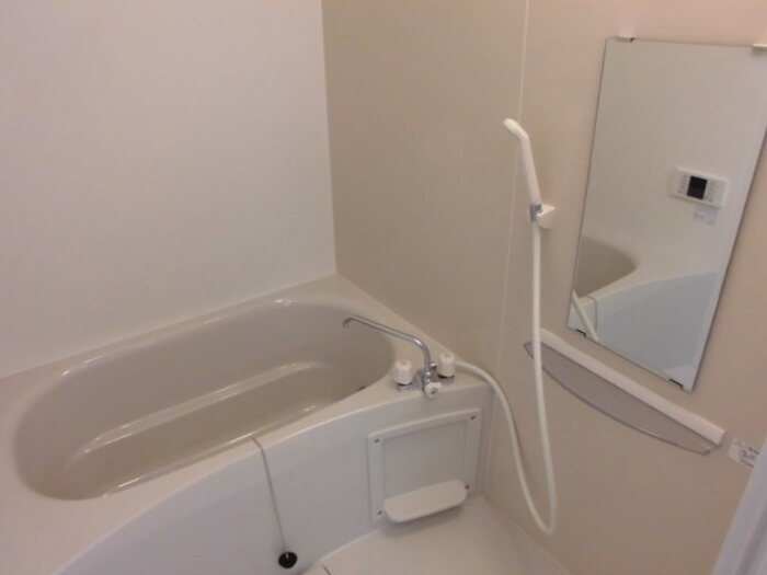 ����4