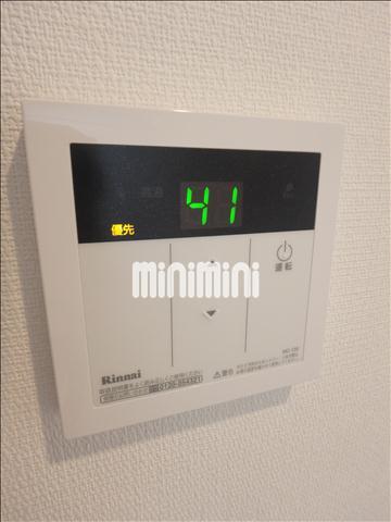 ����16