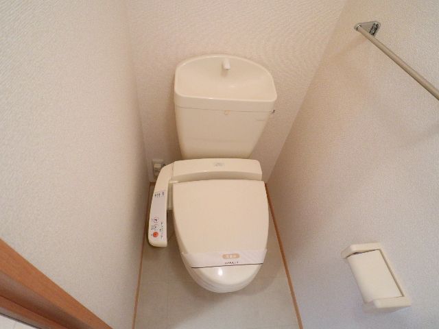 ����4