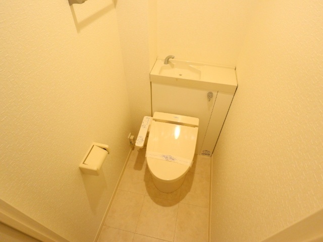 ����8