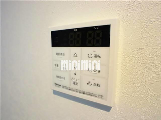����12