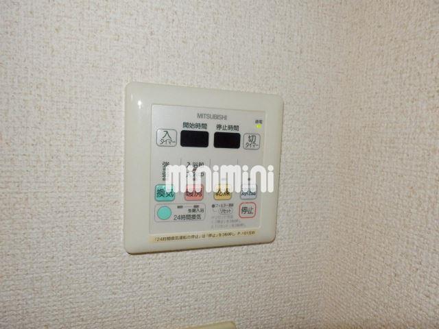 ����15