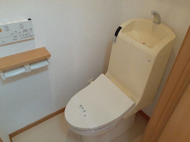 ����4