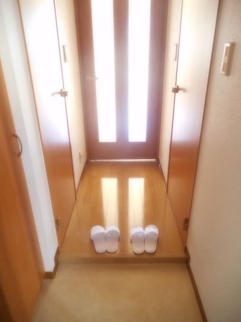 ����8