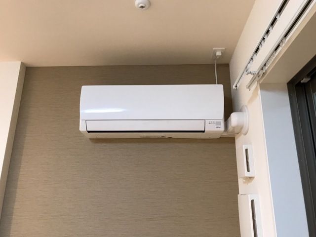 ����9