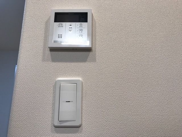 ����16