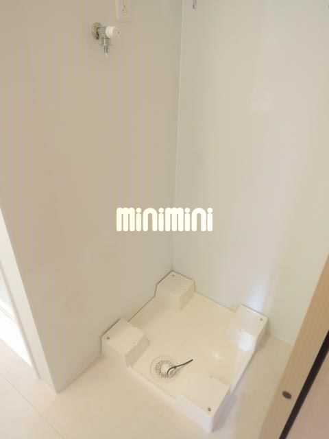 ����9