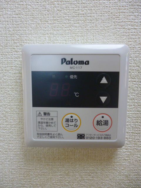 ����15