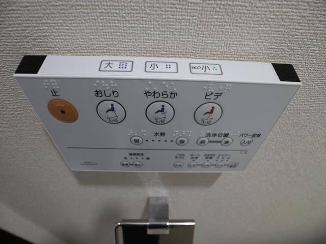 ����15