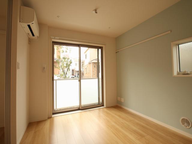����20