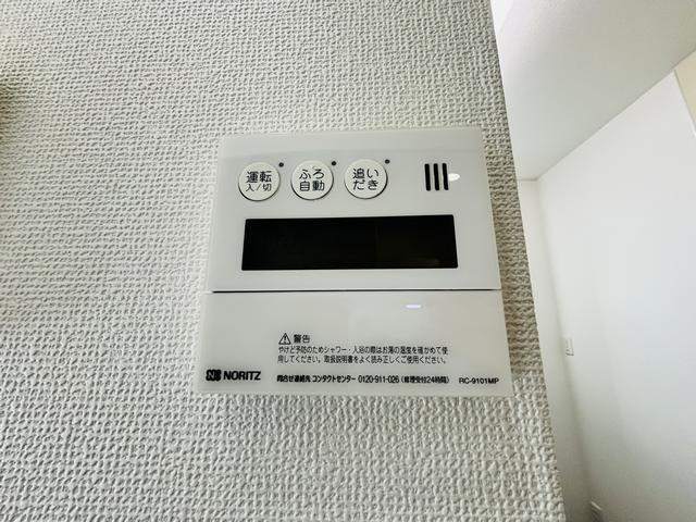 ����17