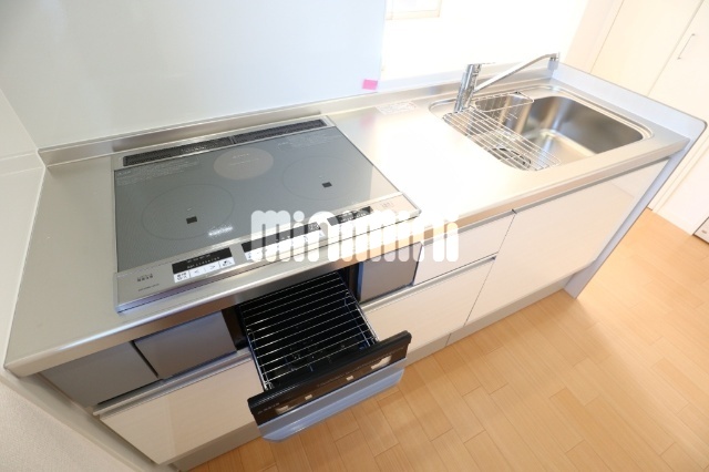 ����4