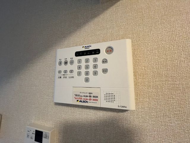 ����10
