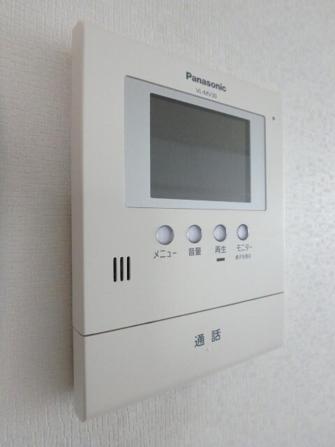 ����12