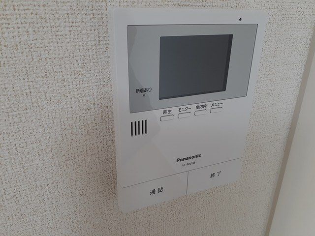 ����9
