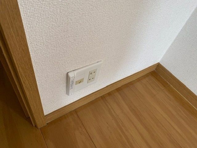 ����15