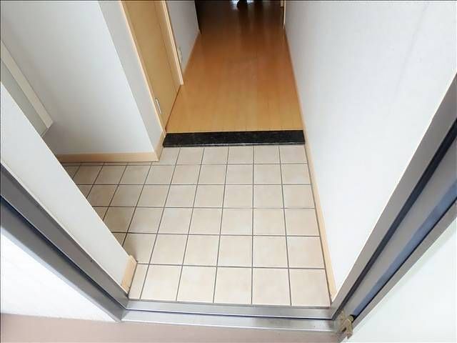 ����4